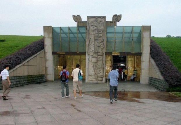 В 1992 году был открыт музей Саньсиндуй, в котором можно увидеть все эти артефакты